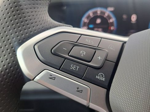 Used 2025 Volkswagen Tiguan SE R-Line FWD image 14