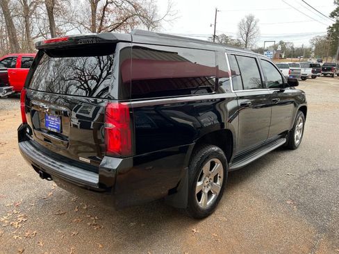 Used 2016 Chevrolet Suburban LT image 4