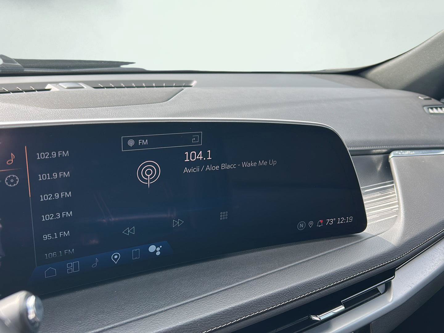Used 2024 Cadillac XT4 Premium Luxury FWD image 7