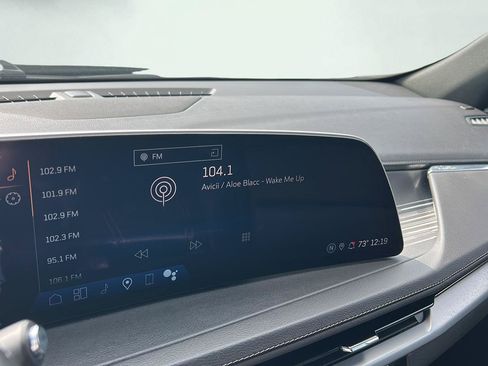 Used 2024 Cadillac XT4 Premium Luxury FWD image 7
