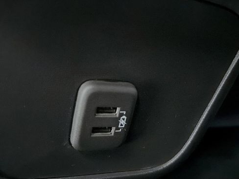 Used 2023 Chevrolet Equinox RS image 29