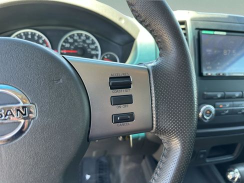 Used 2010 Nissan Frontier LE RWD image 29