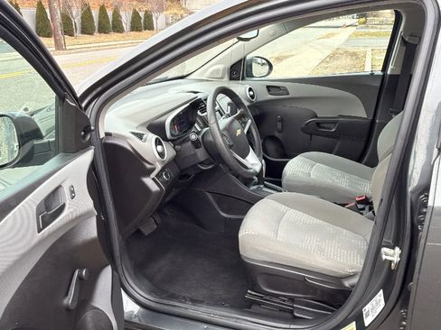 Used 2020 Chevrolet Sonic LT image 23
