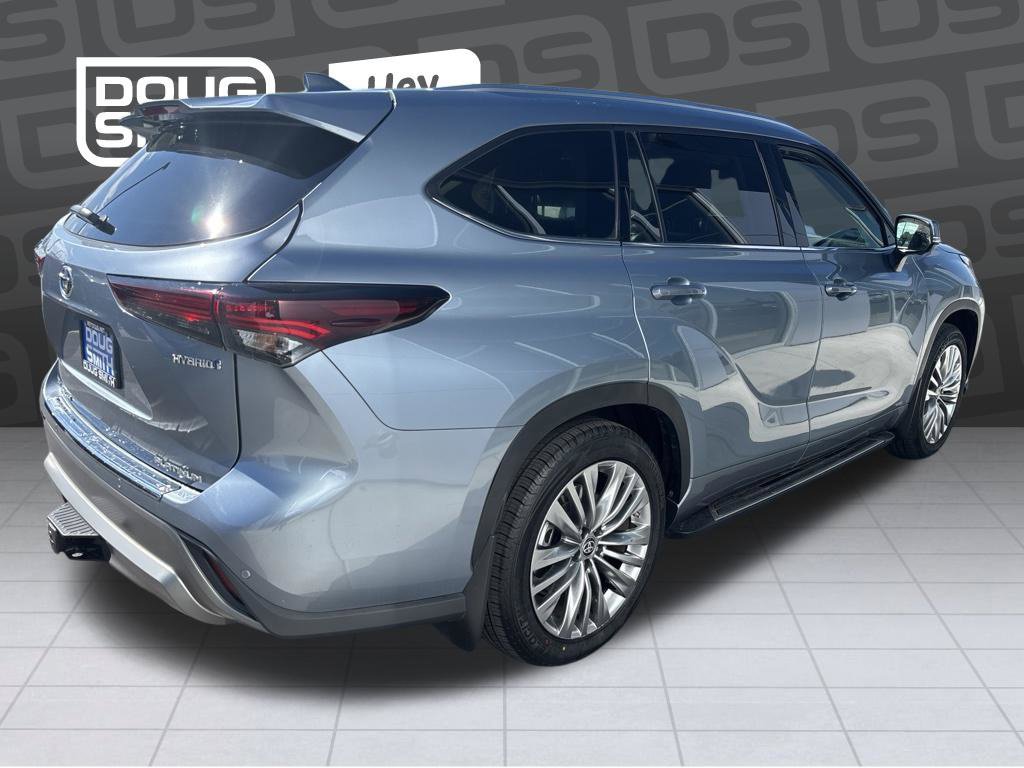 Used 2024 Toyota Highlander Platinum AWD/4WD image 4