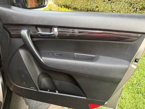 Used 2013 Kia Sorento EX w/ EX V6 Premium Pkg image 26