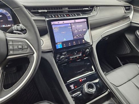 Certified 2025 Jeep Grand Cherokee Limited w/ Trailer Tow Package image 19