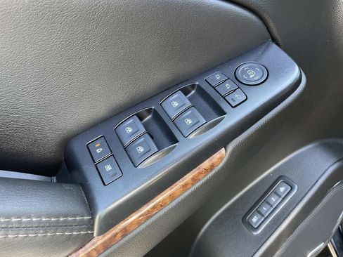 Used 2018 Chevrolet Tahoe Premier AWD/4WD image 38