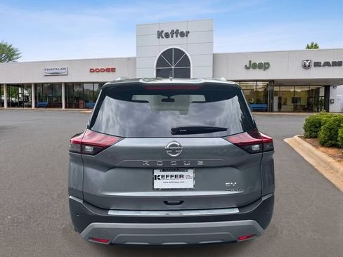 Used 2021 Nissan Rogue SV w/ Premium Package FWD image 5