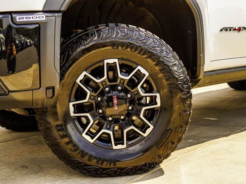 Used 2026 GMC Sierra 2500 AT4X AWD/4WD image 3
