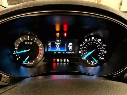 Used 2017 Ford Fusion SE image 19