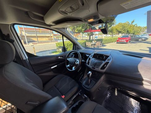 Used 2018 Ford Transit Connect XLT image 22