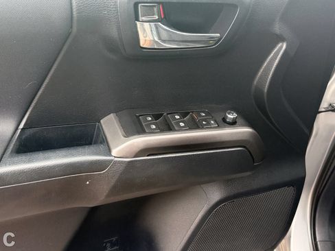Used 2017 Toyota Tacoma TRD Sport w/ Tow Package RWD image 19