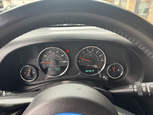 Used 2015 Jeep Wrangler Unlimited Sahara image 7