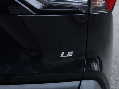 Used 2021 Toyota RAV4 LE image 22