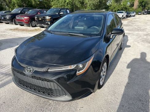 Used 2022 Toyota Corolla LE image 2
