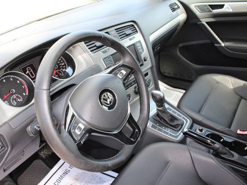 Used 2016 Volkswagen Golf SE FWD image 21