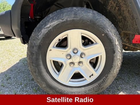 Used 2020 Jeep Gladiator Sport w/ Quick Order Package 24S AWD/4WD image 11