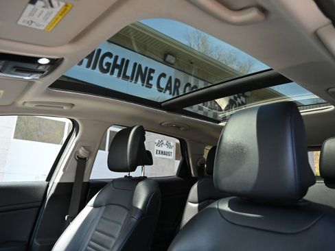 Used 2023 Kia Sportage SX AWD/4WD image 3