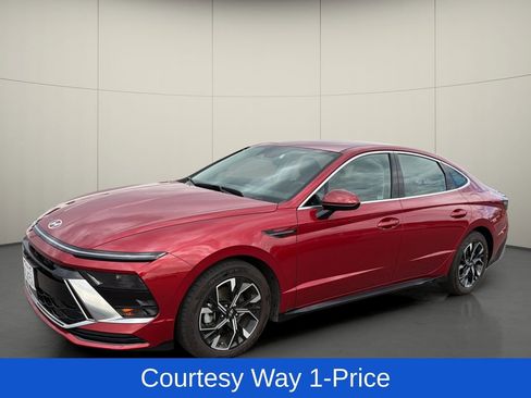 Used 2025 Hyundai Sonata SEL FWD image 4
