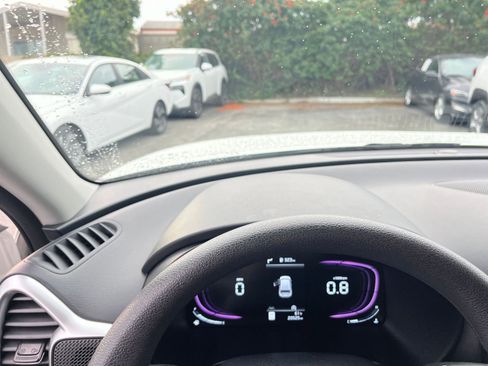 Used 2025 Kia Soul LX w/ LX Technology Package image 34