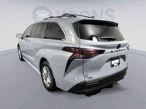 Used 2023 Toyota Sienna XLE Woodland Edition AWD/4WD image 8