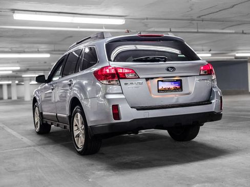 Used 2014 Subaru Outback 2.5i Limited w/ Moonroof Package AWD/4WD image 5