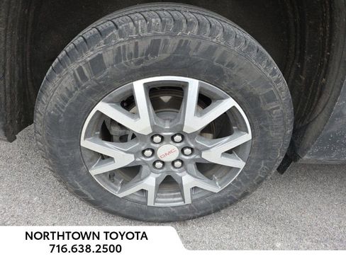 Used 2023 GMC Acadia SLE w/ Driver Convenience Package image 5