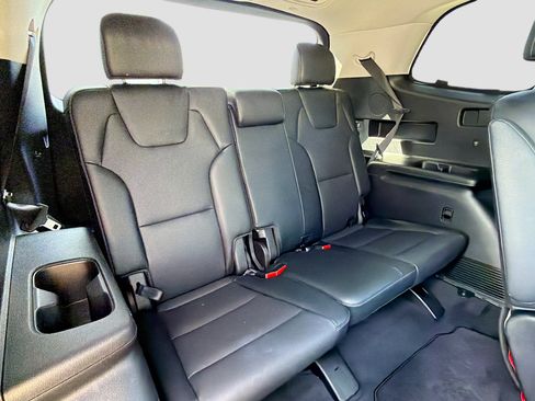 Used 2024 Kia Telluride EX w/ EX Captain's Chair Package FWD image 22