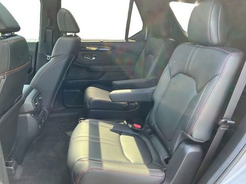 Used 2025 Honda Pilot TrailSport image 16