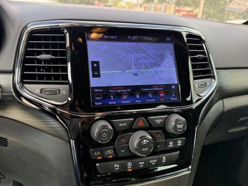 Used 2019 Jeep Grand Cherokee Altitude AWD/4WD image 19