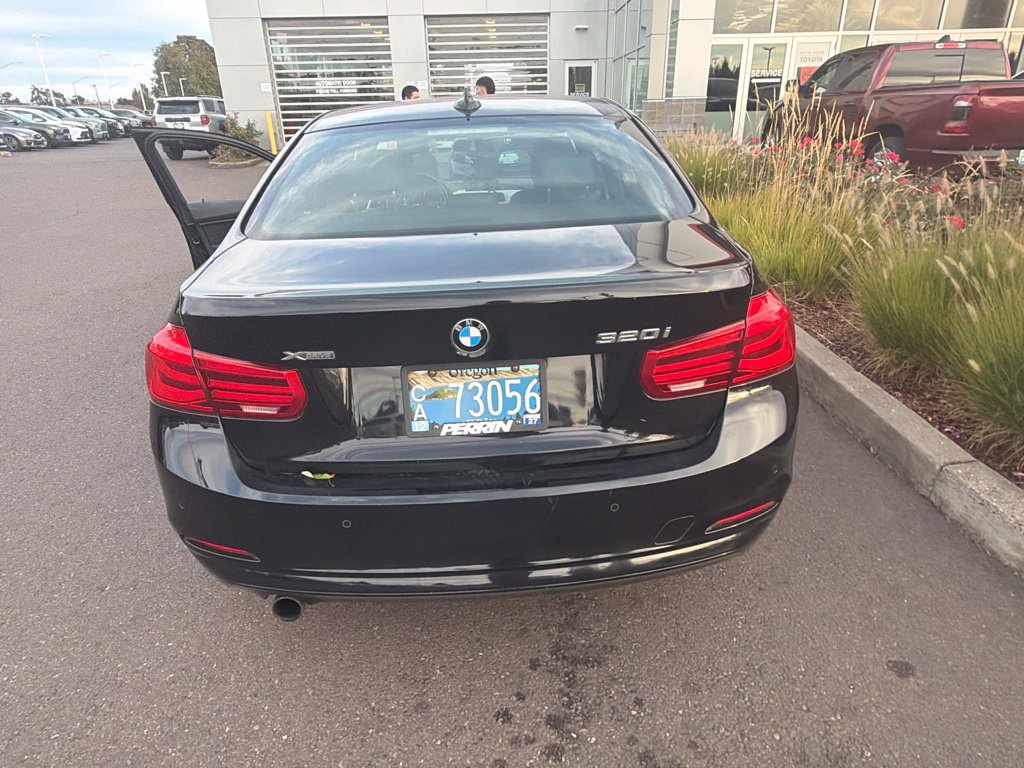 Used 2016 BMW 320i xDrive Sedan AWD/4WD image 5