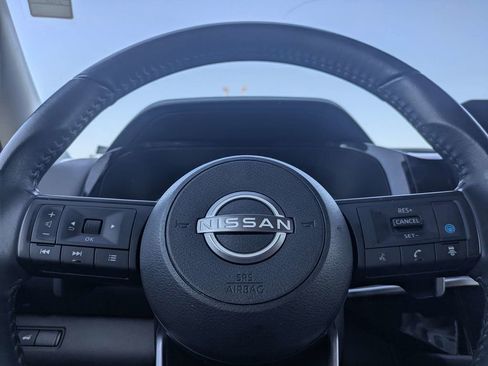 Used 2025 Nissan Pathfinder SV FWD image 29