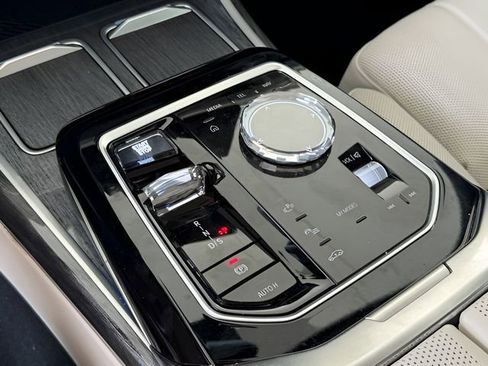 Certified 2023 BMW 740i image 29