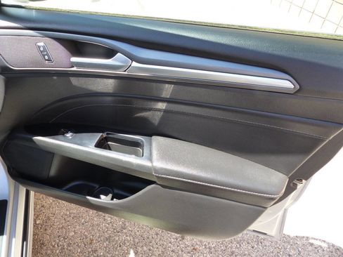 Used 2016 Ford Fusion Titanium FWD image 26
