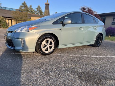 Used 2015 Toyota Prius Four FWD image 9