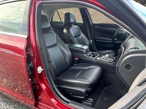 Used 2018 Chrysler 300 Touring L image 7