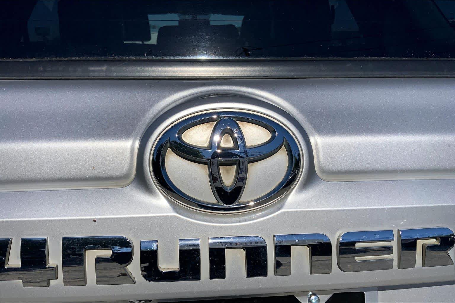 Used 2016 Toyota 4Runner SR5 RWD image 30