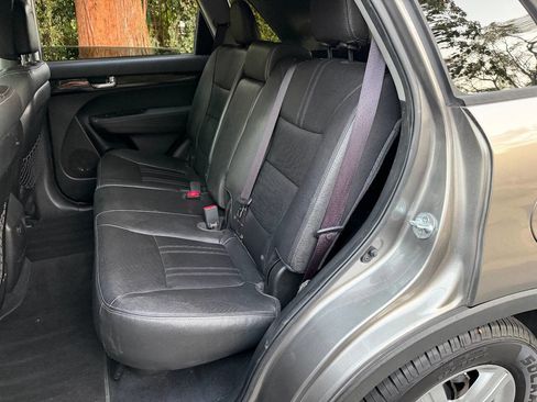 Used 2013 Kia Sorento EX w/ EX V6 Premium Pkg image 18