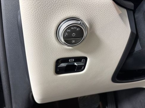 Used 2024 Mercedes-Benz GLC 300 4MATIC image 14