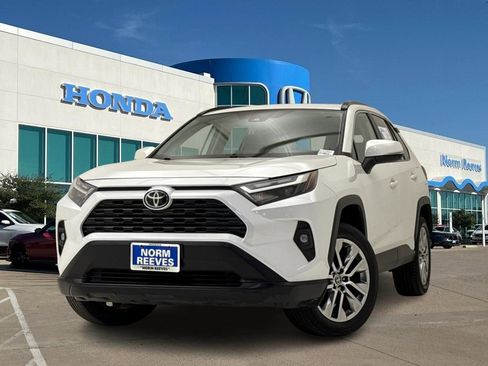 Used 2023 Toyota RAV4 XLE Premium image 1