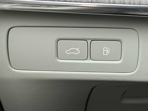 Certified 2023 Volvo XC90 T8 Ultimate image 33