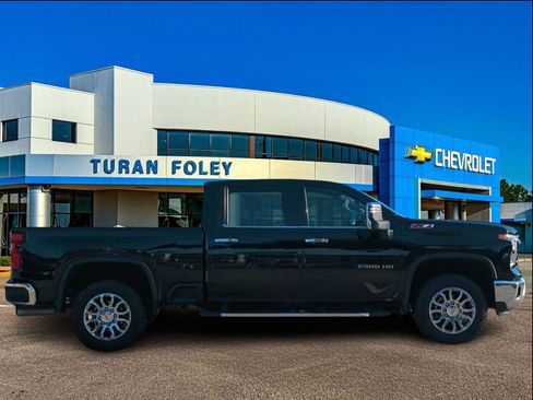 Used 2024 Chevrolet Silverado 2500 LTZ w/ LTZ Convenience Package image 6