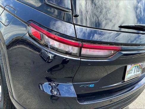 Used 2025 Jeep Grand Cherokee Limited 4xe image 32