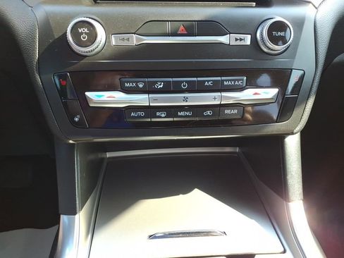 Used 2020 Ford Explorer XLT w/ Equipment Group 202A RWD image 21