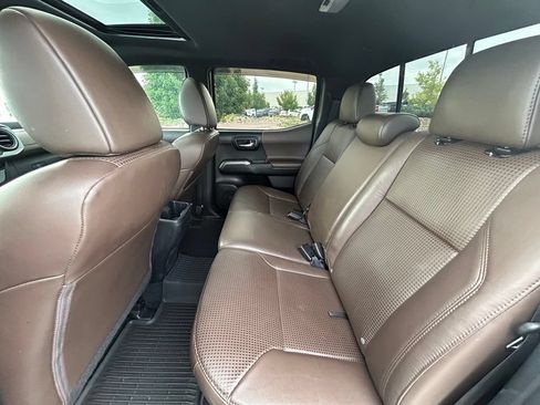 Used 2017 Toyota Tacoma Limited w/ Tow Package AWD/4WD image 26