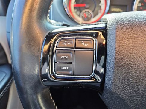 Used 2018 Dodge Grand Caravan SXT image 18