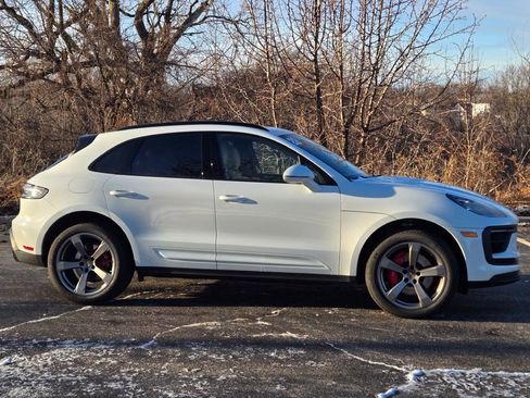 Certified 2022 Porsche Macan S image 8