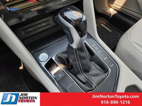 Used 2023 Volkswagen Tiguan SE w/ Panoramic Sunroof Package FWD image 21