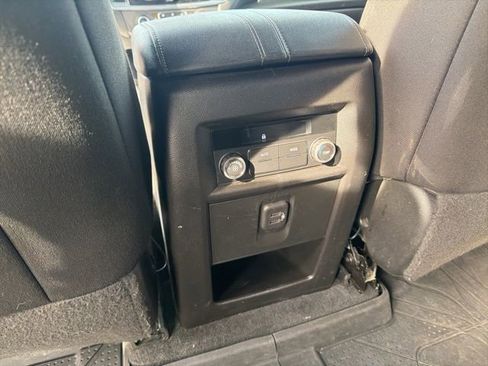 Used 2022 Chevrolet Traverse LT image 19