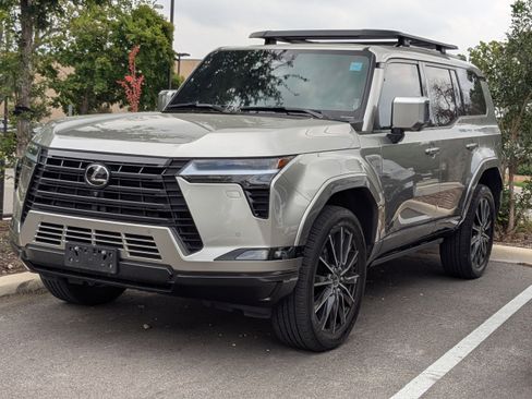 Used 2024 Lexus GX 550 w/ Accessory Package (Z1) image 3